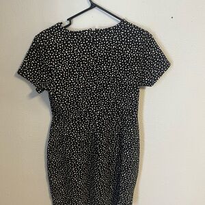 Black and White Sheath Dress with Short Sleeves for Casual Occasions